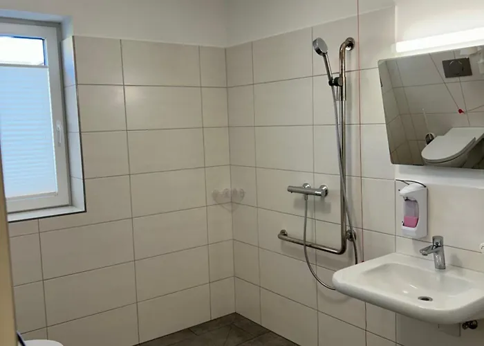 Dorfstrasse 32A - Individuelle Unterkunft Fuer Bis Zu 13 Personen *